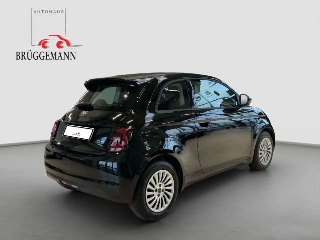 Fiat 500e Action