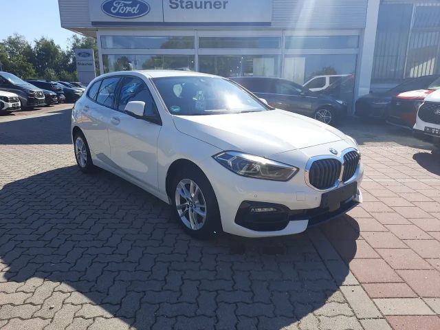 BMW 118 118i Sedan Sport Line