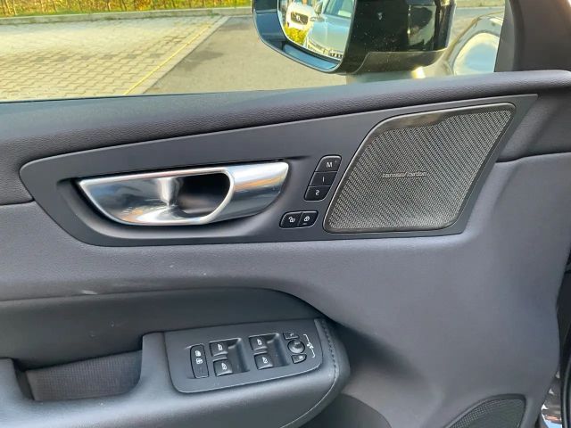 Volvo XC60 AWD Dark Plus T6