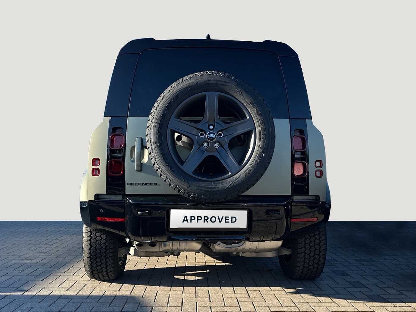 Land Rover Defender 110 Dynamic SE