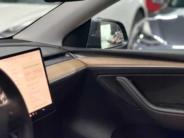 Tesla Model Y AWD Long Range