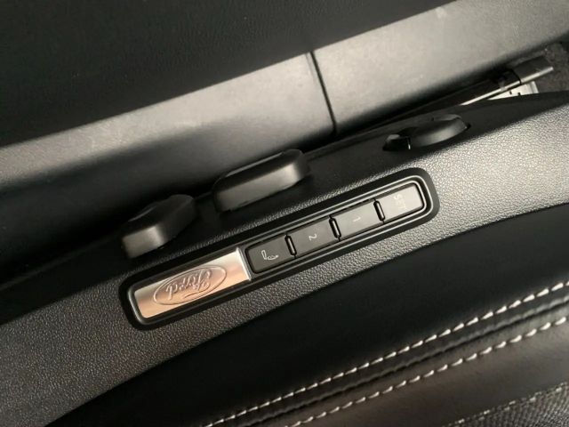 Ford Explorer Extended range RWD