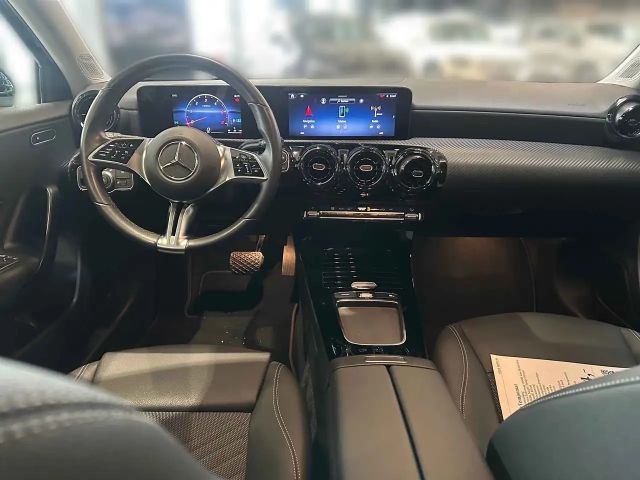 Mercedes-Benz A 180 A 180 d