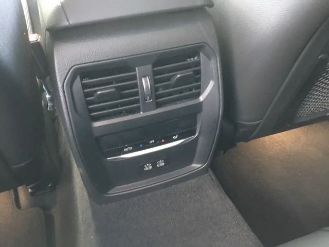 BMW 330 330i Sedan xDrive