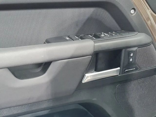 Land Rover Defender 110 D300 Dynamic SE