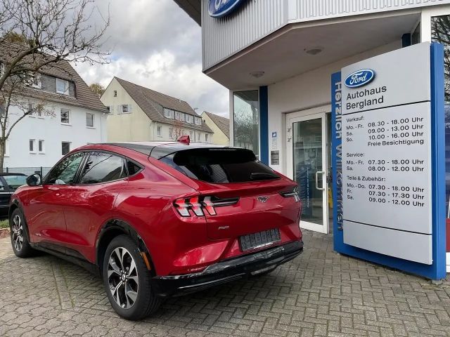 Ford Mustang Mach-E 75 kWh AWD