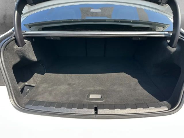 BMW 330 330e M-Sport Sedan xDrive