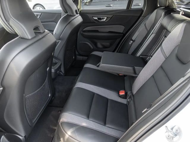 Volvo V60 Cross Country AWD Plus