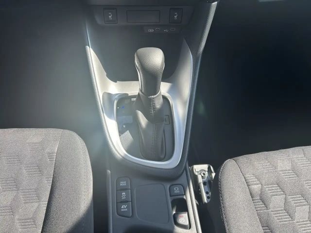 Toyota Yaris Business Hybride Play