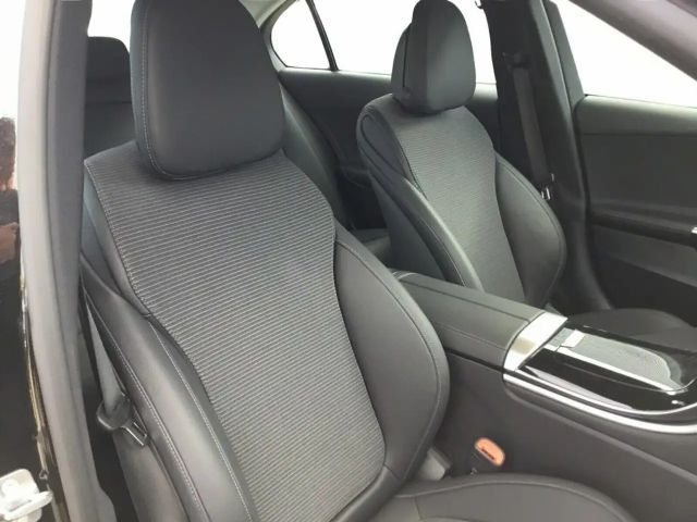 Mercedes-Benz C 180 Sedan