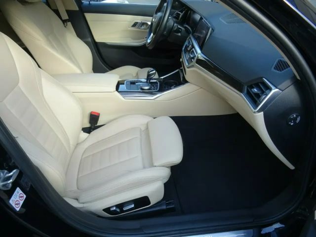 BMW 320 320d Luxury Line Touring xDrive