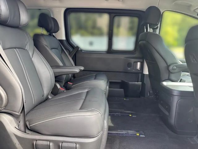 Hyundai Staria Signature