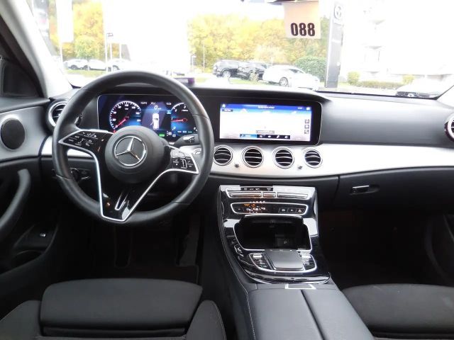 Mercedes-Benz E 220 E 220 d