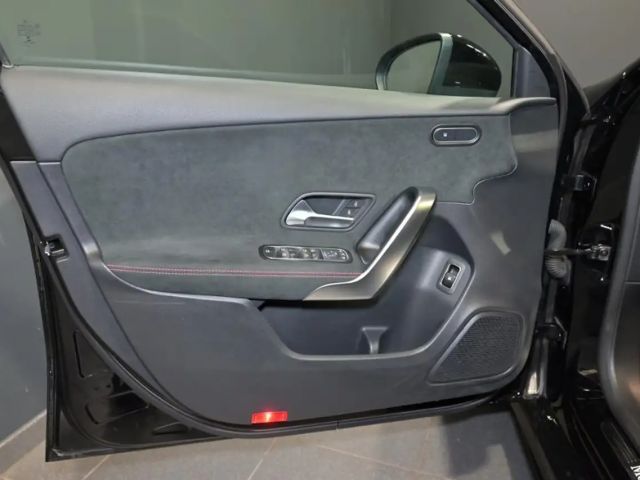 Mercedes-Benz A 250 A 250 e AMG Line