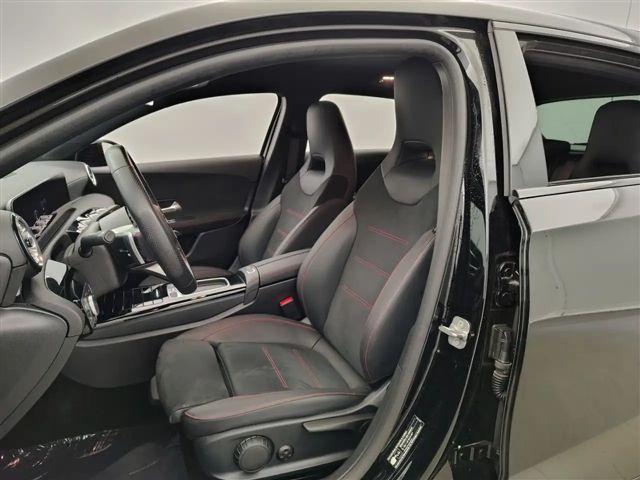 Mercedes-Benz A 180 A 180 d AMG Line