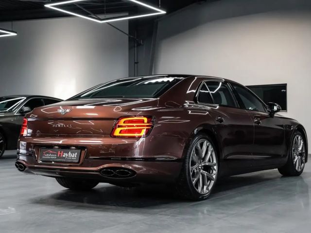 Bentley Flying Spur V8