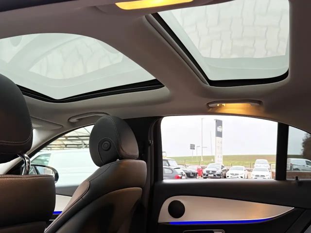 Mercedes-Benz E 220 E 220 d Sedan