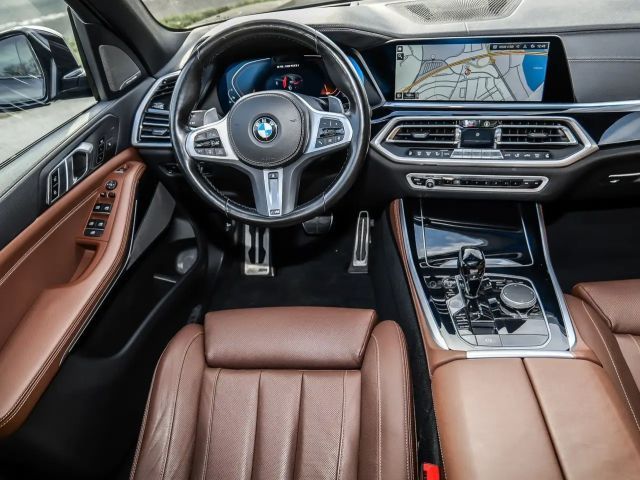BMW X5 M50i