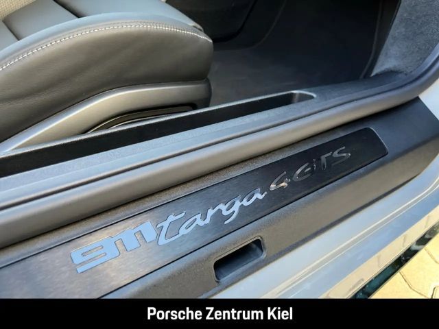 Porsche 992 4 Coupé GTS Targa