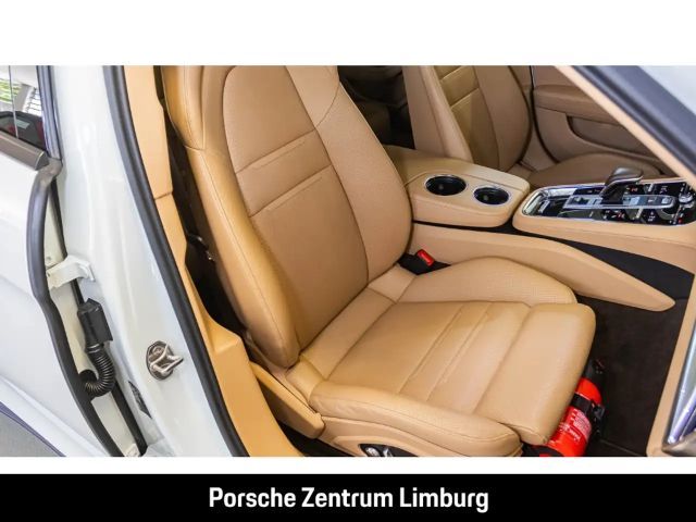Porsche Panamera 4 E-Hybrid