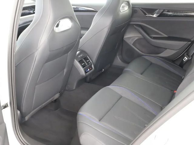 Volkswagen Passat 4Motion DSG R-Line Variant