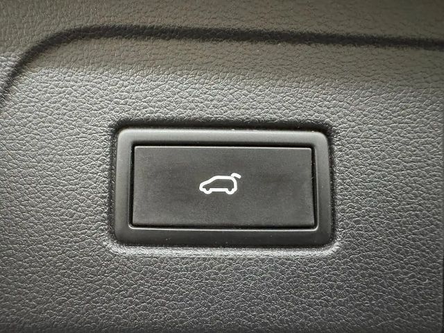 Volkswagen Touran 2,0 TDI *NAVI*ACC*AHK*PANO*PDC vo/hi*Elektr. He...