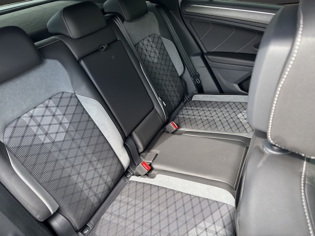 Volkswagen Tiguan Tiguan R-Line 2.0 l TDI SCR DSG AHK, Navi, Blac...