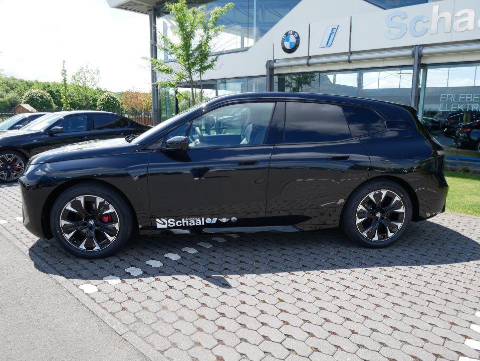 BMW iX xDrive60