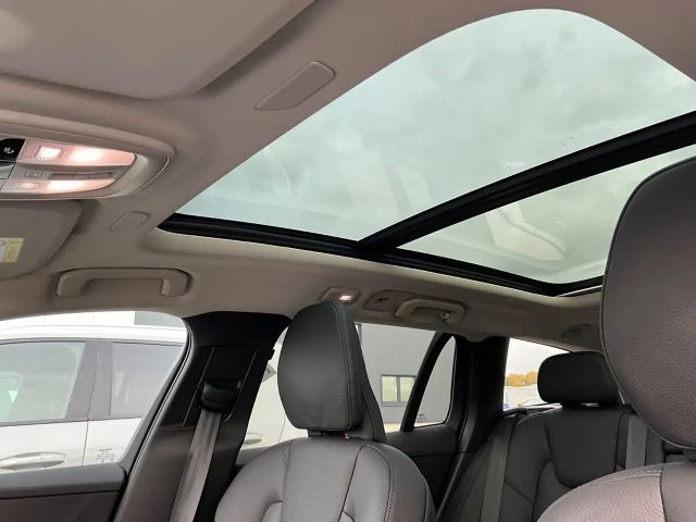 Volvo V60 Cross Country AWD Plus