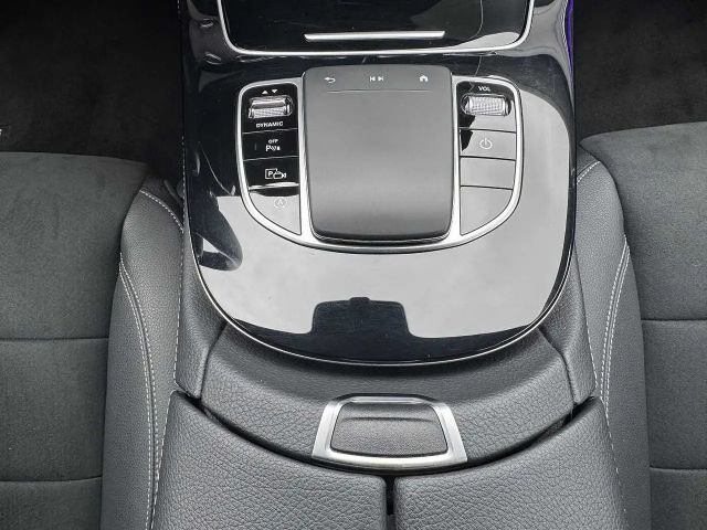Mercedes-Benz E 220 AMG Line E 220 d Sedan