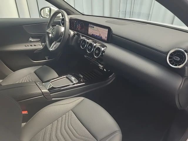 Mercedes-Benz A 180 Hatchback Progressive