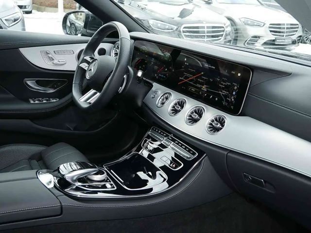 Mercedes-Benz E 300 AMG Line Cabriolet E 300 d
