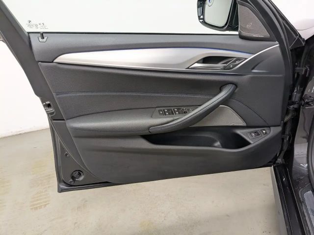 BMW 530 530e M-Sport Sedan xDrive