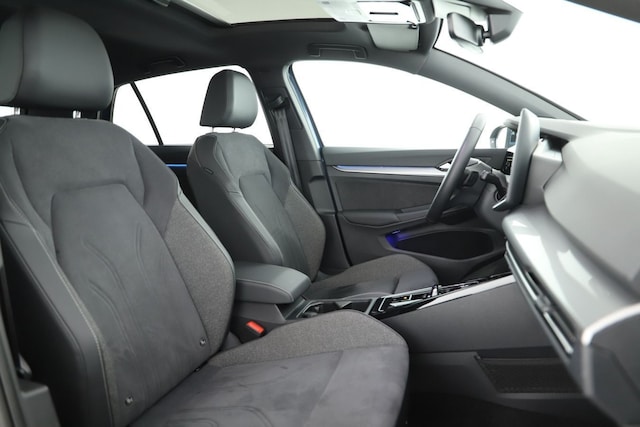 Volkswagen Golf 1.5 eTSI DSG Golf VIII IQ.Drive