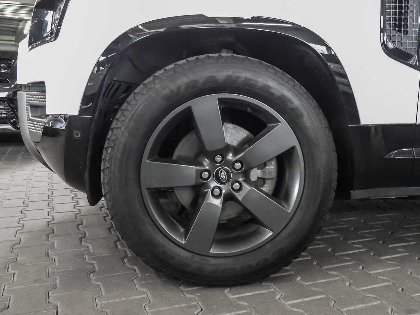 Land Rover Defender 110 Dynamic SE