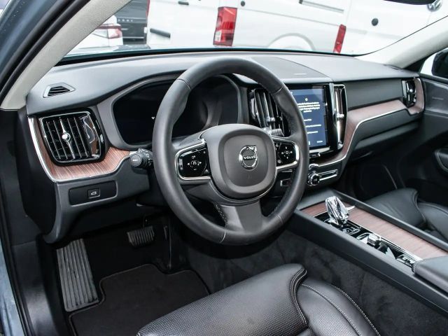 Volvo XC60 AWD Dark Plus