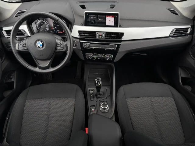 BMW X1 s18i DKG-Aut. Navi Kamera Sitzh. ParkAss.AHK PDC