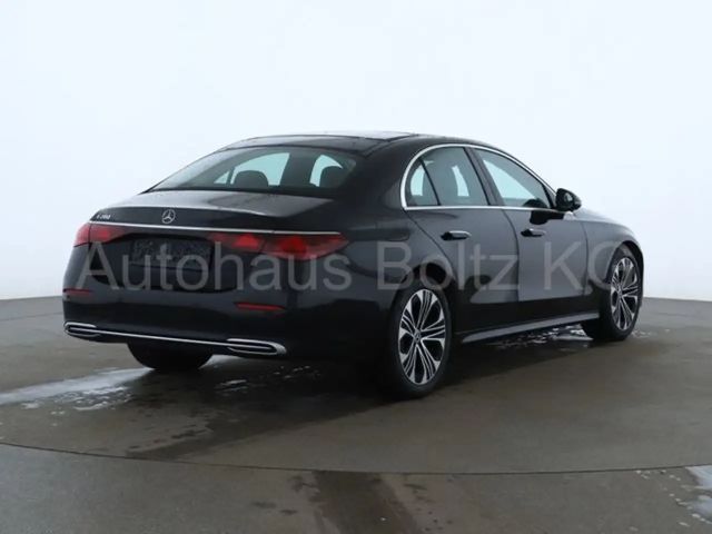 Mercedes-Benz E 200 Sedan
