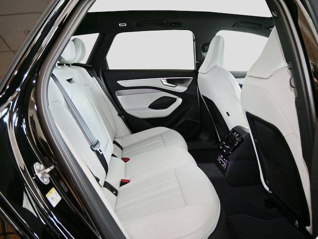 Audi A6 Avant Quattro S-Tronic