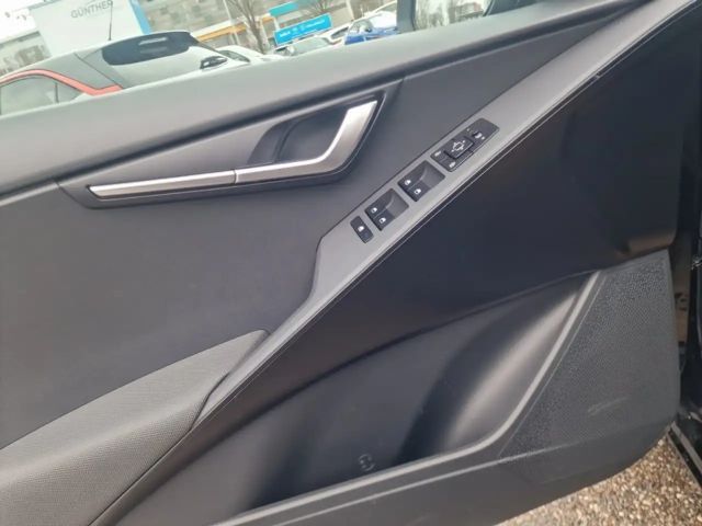 Kia Niro -e Silber 64,8 KWH AT 204