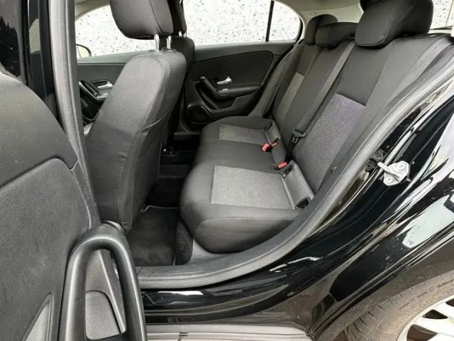 Mercedes-Benz A 180 A 180 d