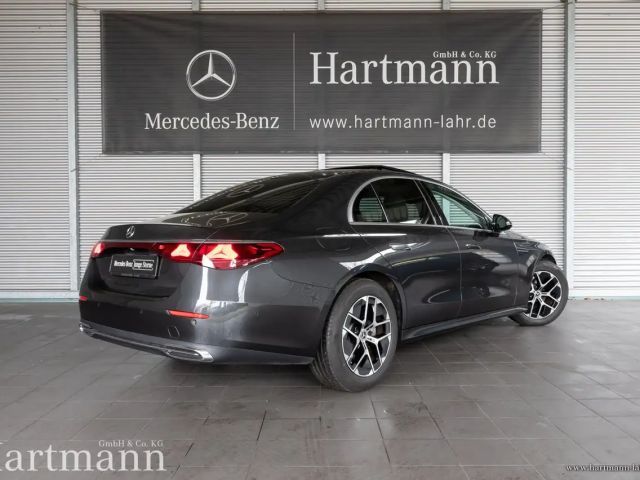 Mercedes-Benz E 200 AVANTGARDE Sedan