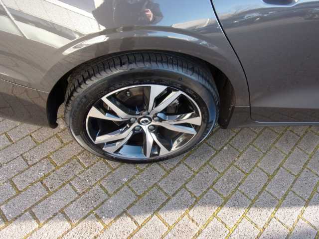 Volvo V60 Core