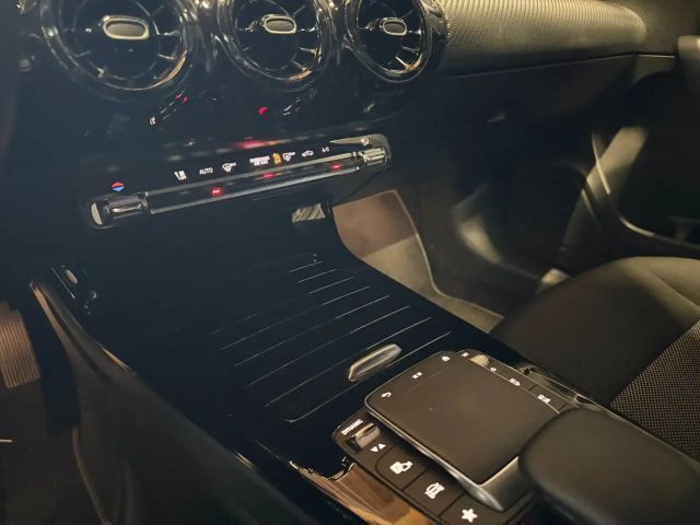 Mercedes-Benz A 180 A 180 d