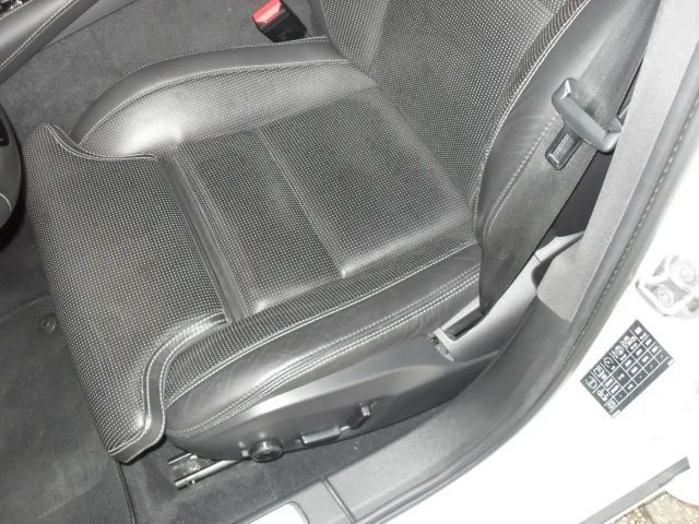 Volvo V60 AWD R-Design T8