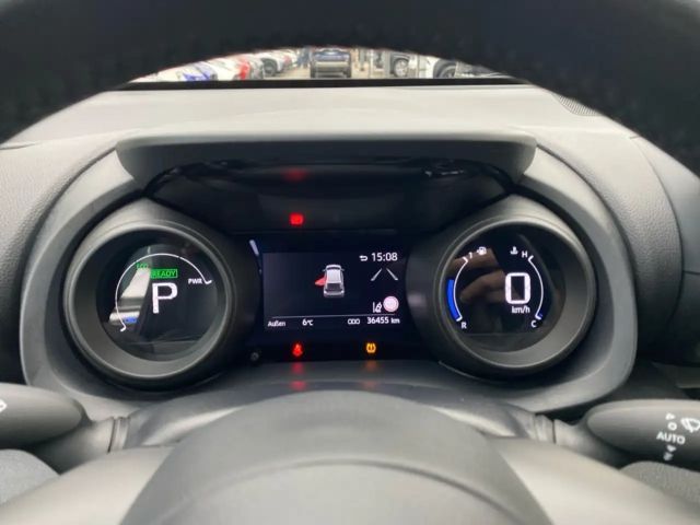 Toyota Yaris Hatchback Hybride Team D