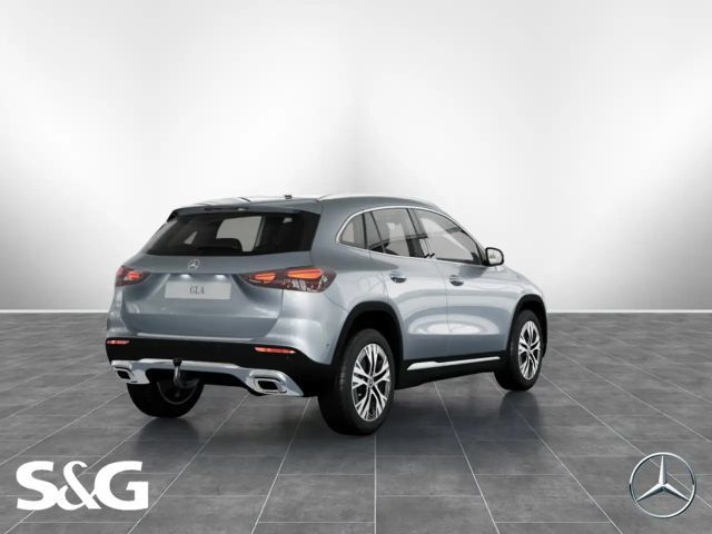 Mercedes-Benz GLA 180 AHK+TOTWINKEL+KAMERA+SPURHALTE+LED+18"