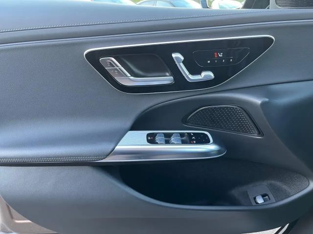 Mercedes-Benz E 200 AMG Line Sedan