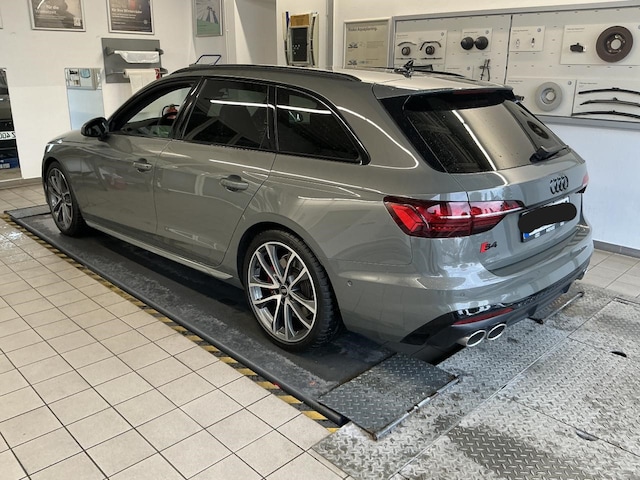 Audi S4 Avant Quattro