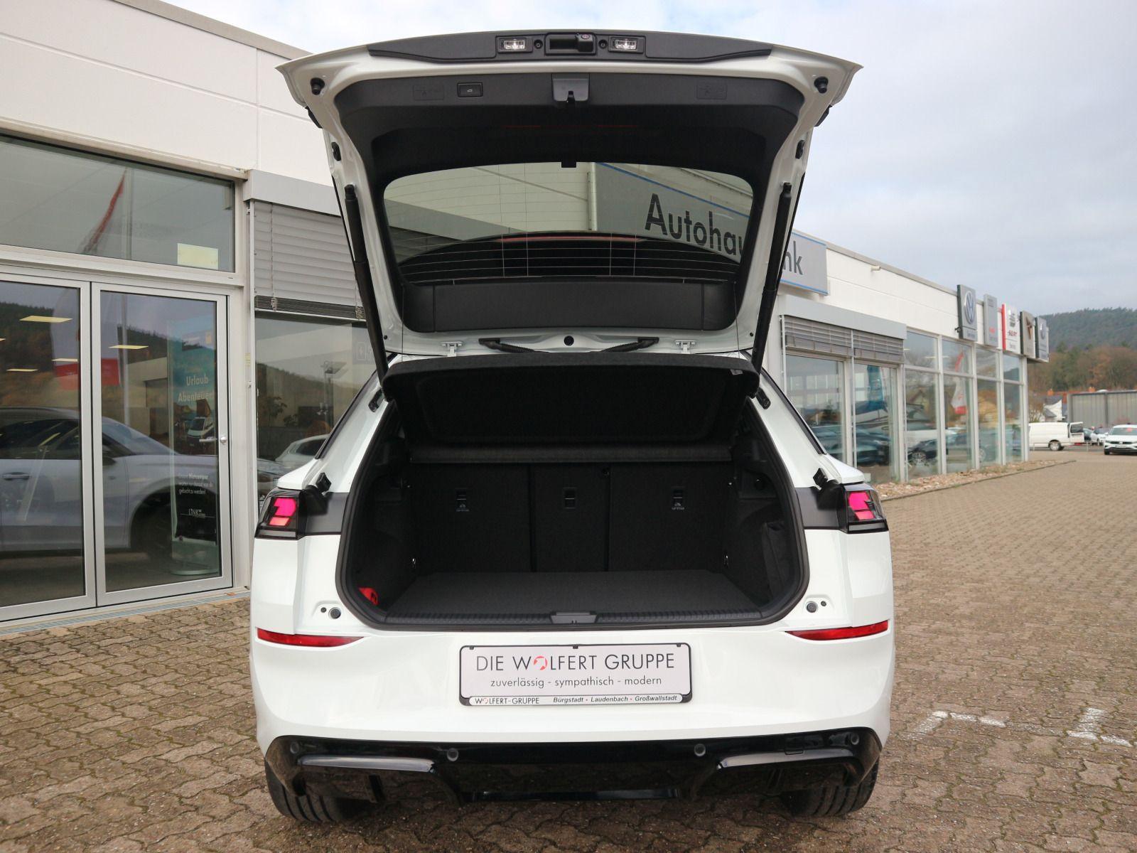 Volkswagen T-Roc 1.5 eTSI DSG R-Line